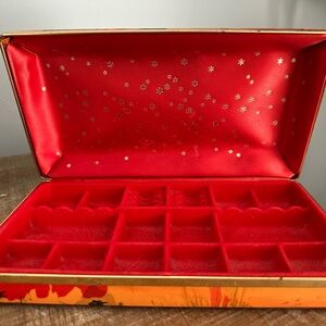 Vintage 1970s jewelry box.
